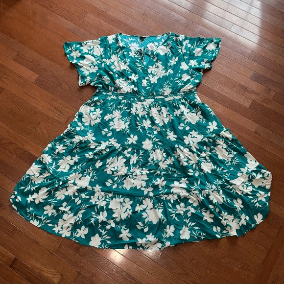 Torrid Dress Tea Length Studio Crepe De Chine Tie Neck Tiered Dress NWT 4X - Picture 1 of 13